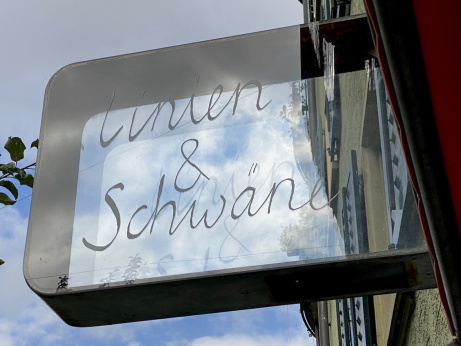 VITRINENAUSSTELLUNG N°2 – Beatrice Dörig, Andrea Vogel, «LINIEN & SCHWÄNE» 1.7.–16.8.2020 